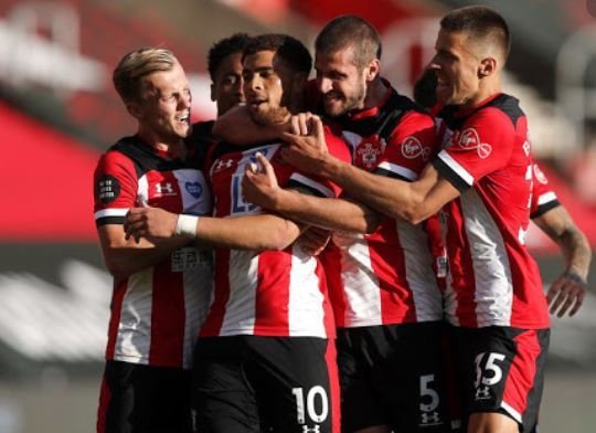  南安普敦防守形同虚设，客场惨败给曼城遭遇连败  