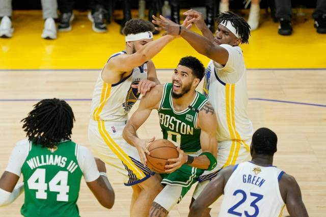  库里单节二十二分勇士一波流带走开拓者